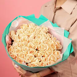 Купить Букет из 51 кремовой розы 50 см (Россия) в  с бесплатной доставкой: цена, фото, описание
