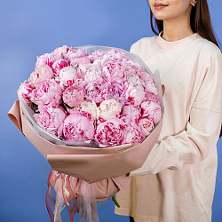 Купить Букет из 35 розовых пионов (Премиум) в  с бесплатной доставкой: цена, фото, описание