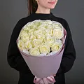 Букет из 25 белых роз 60 см (Россия) в упаковке
