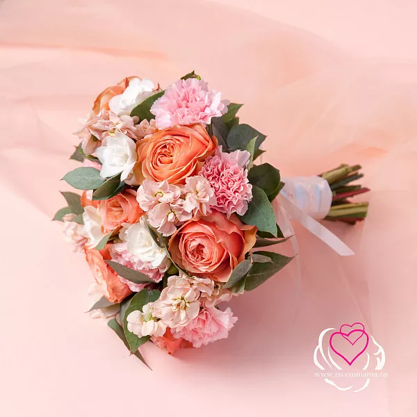 Купить Букет невесты из роз Кагала, маттиолы и фрезии в Санкт-Петербурге с  бесплатной доставкой: цена,