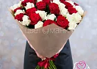 Купить Букет из 51 белой и красной розы 60 см (Россия) в упаковке в  с бесплатной доставкой: цена, фото, описание