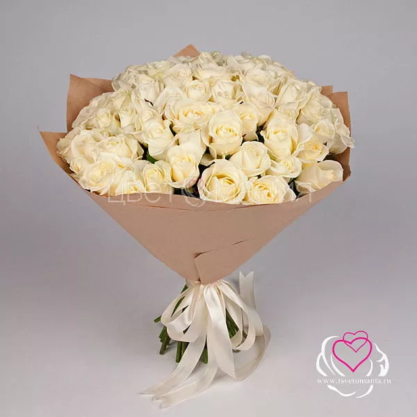 Купить Букет из 65 белых роз 60 см в упаковке (Эквадор) в  с бесплатной доставкой: цена, фото, описание