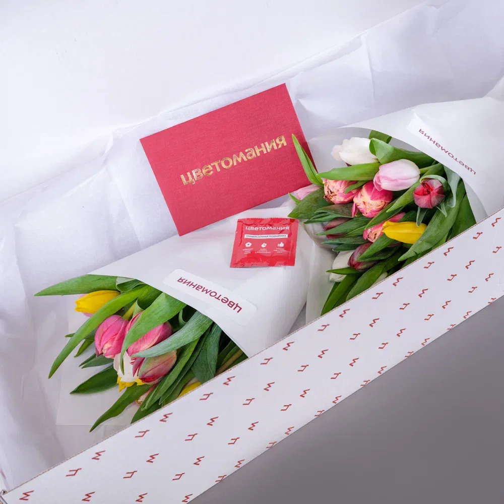 Охапки цветов в фирменной упаковке Цветомания