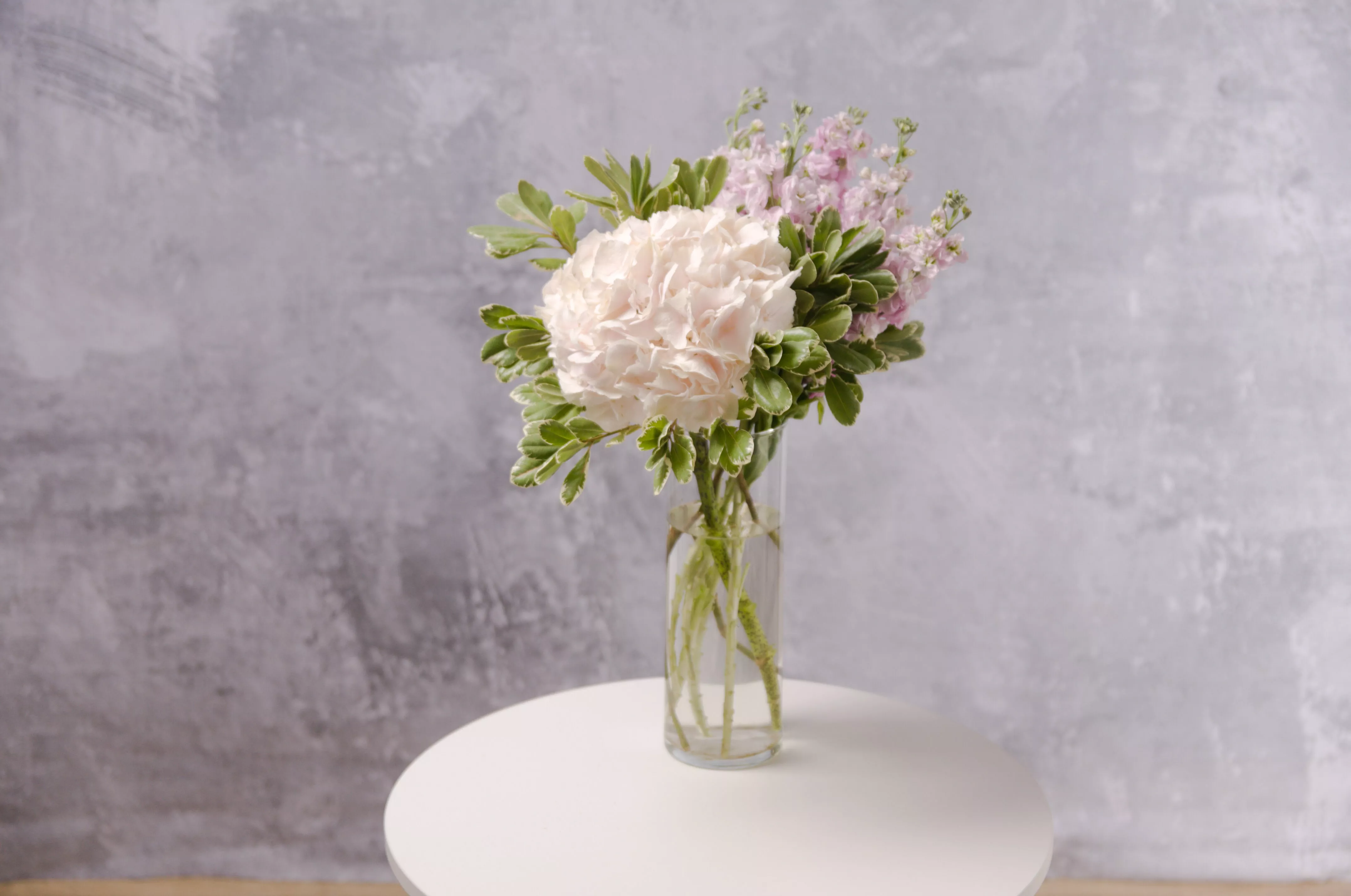 Как ухаживать за срезанной гортензией и сохранить букет в вазе подольше?