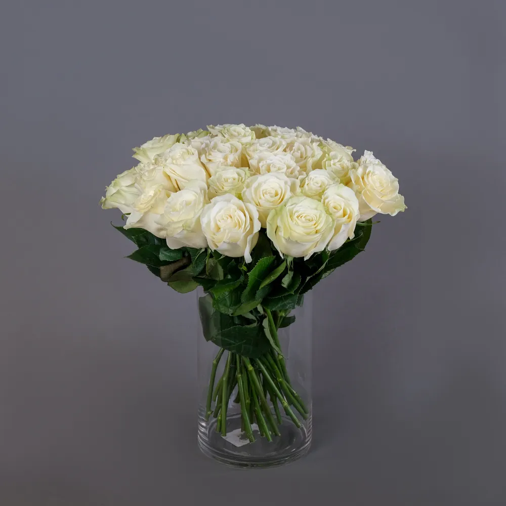 Охапка белых роз