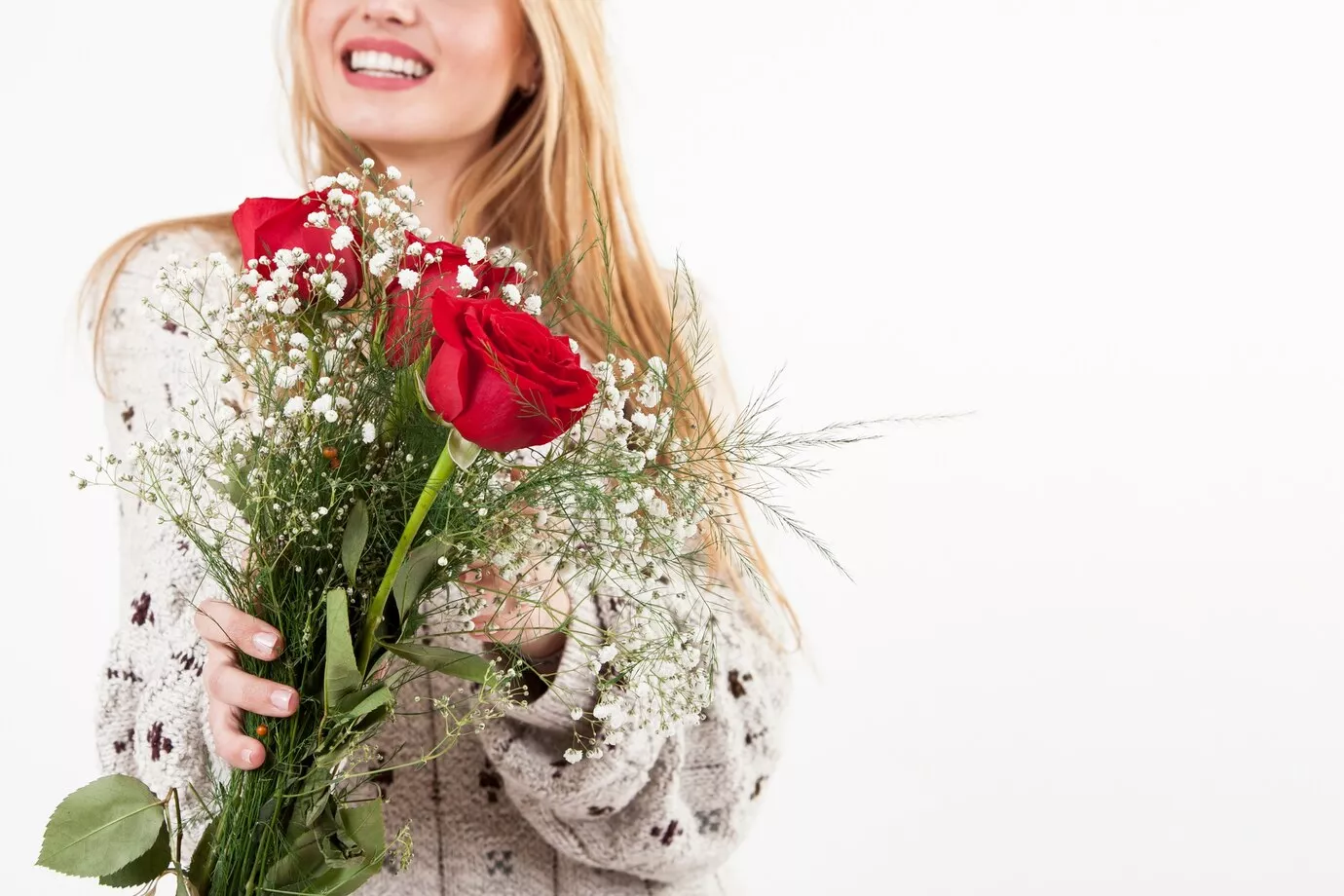 Какие цветы подарить девушке