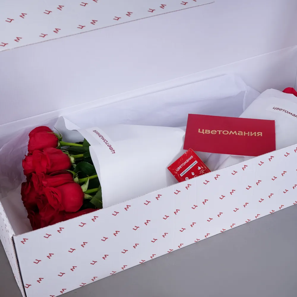 Охапка красных роз