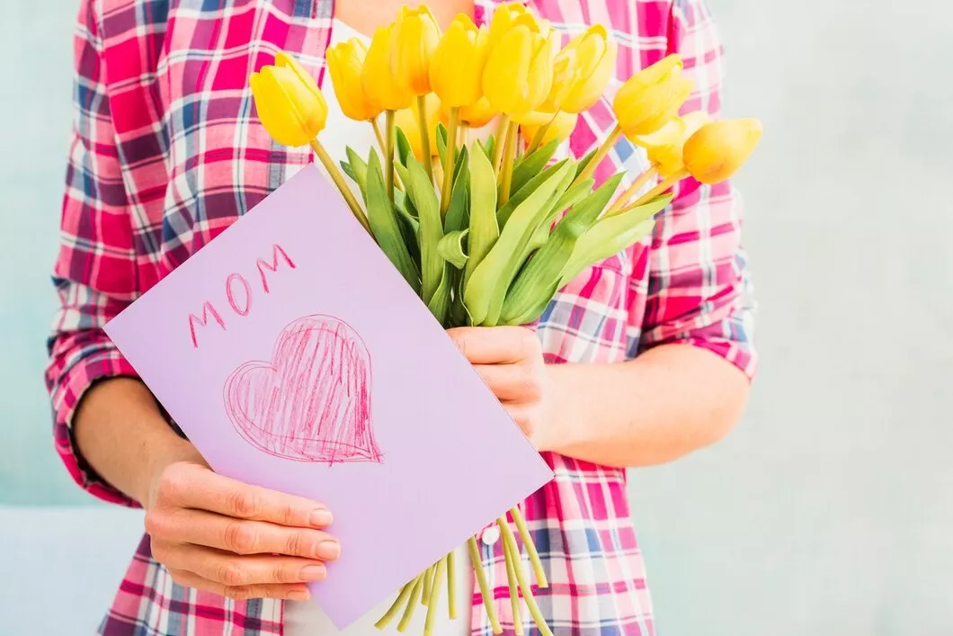 Какие цветы подарить маме