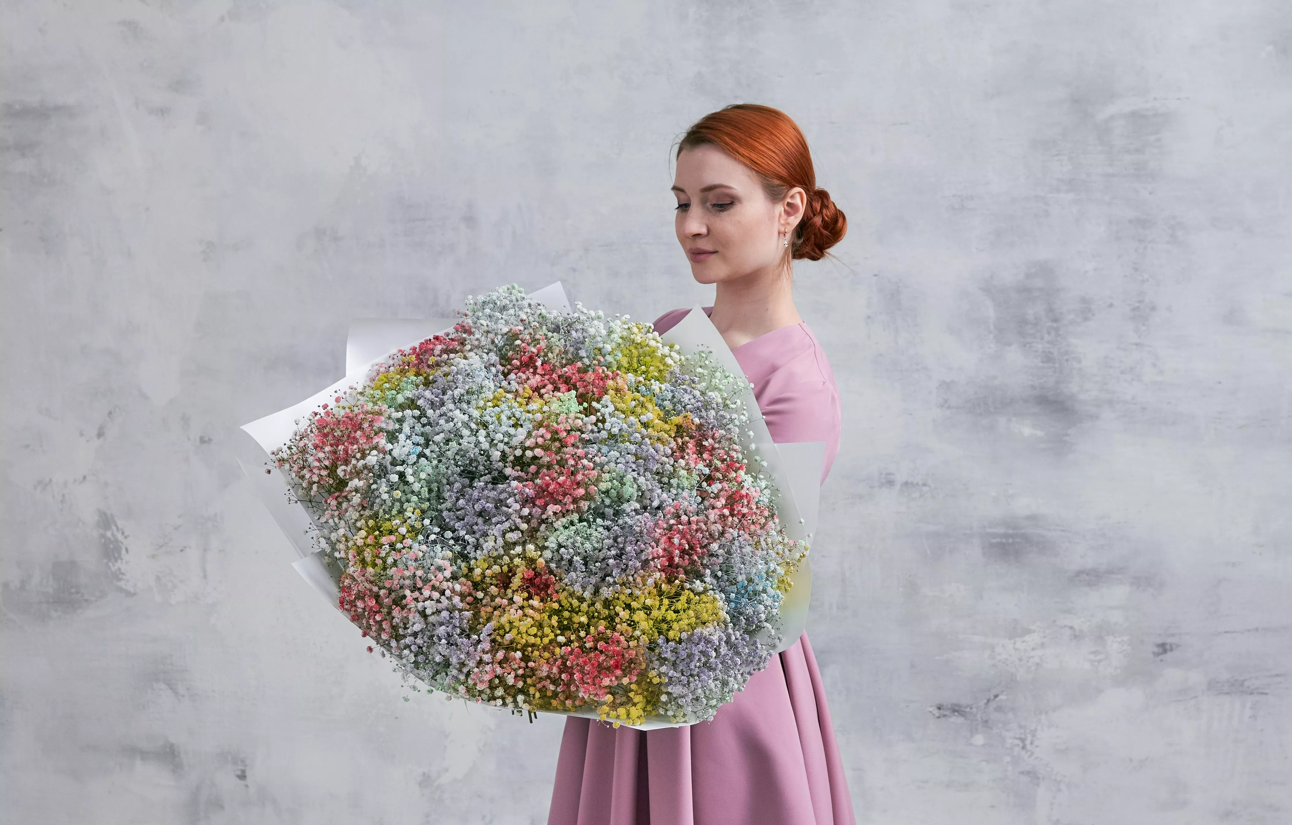 Как называются маленькие белые цветочки в букетах?