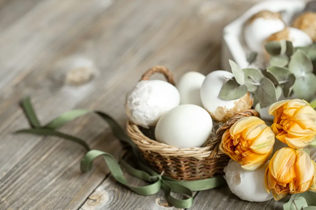 festive-composition-easter-holiday-with-fresh-spring-flowers-eggs-easter-decor-concept_169016-9696.jpg