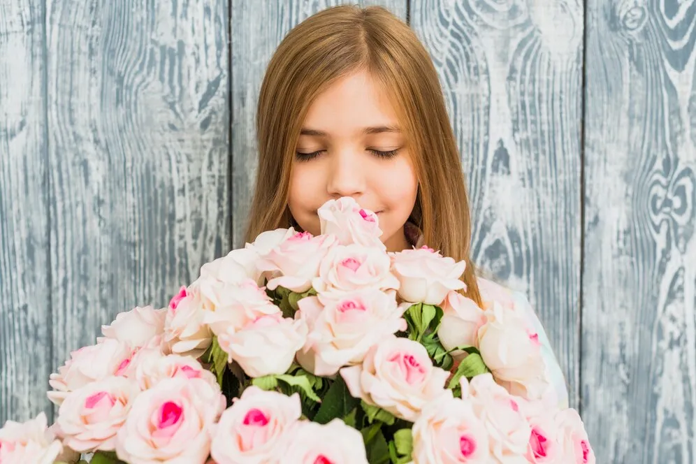 girl-smelling-bouquet-roses_23-2148080509.jpg