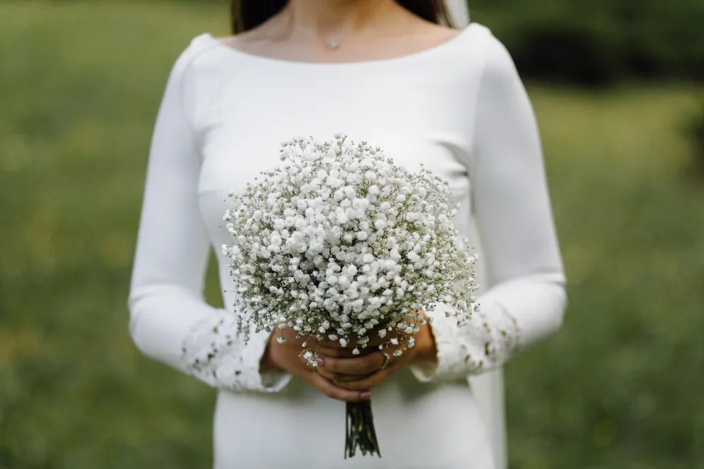 wedding-bouquet-bride-s-hands_1328-2256.jpg wedding-bouquet-bride-s-hands_1328-2256.jpg