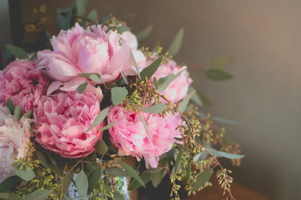 closeup-shot-bouquet-pink-roses-other-flowers-with-green-leafs_181624-3255.jpg