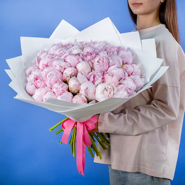 Купить Букет из 45 розовых пионов (Премиум) в  с бесплатной доставкой: цена, фото, описание