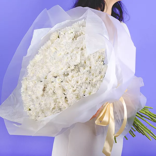 Купить Букет из 35 белых кустовых хризантем в  с бесплатной доставкой: цена, фото, описание