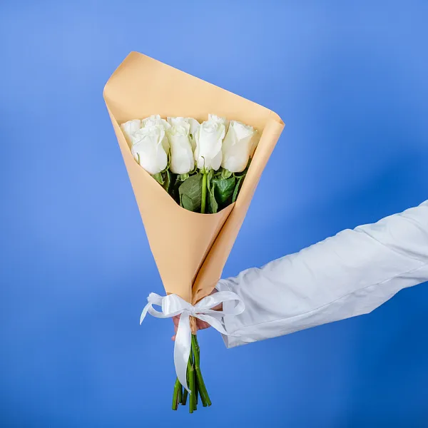 Купить Букет из 9 белых роз 50 см (Эквадор) в  с бесплатной доставкой: цена, фото, описание