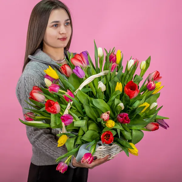 Купить Корзина 51 тюльпан микс в  с бесплатной доставкой: цена, фото, описание