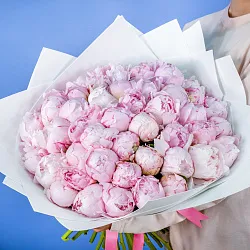 Купить Букет из 45 розовых пионов (Премиум) в  с бесплатной доставкой: цена, фото, описание