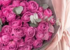 Купить Букет 25 розовых кустовых пионовидных роз Мисти Бабблс в  с бесплатной доставкой: цена, фото, описание