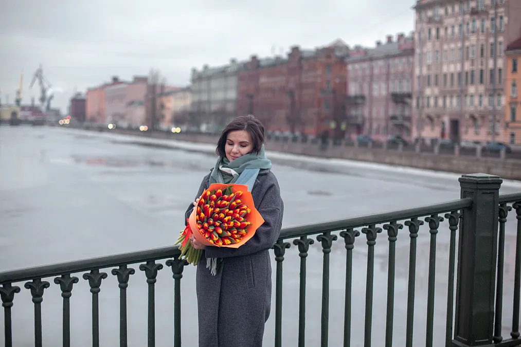 Какие цветы дарят на 14 февраля девушкам и женщинам?