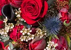 Купить Букет невесты из пионовидных роз Ред Пиано, калл и эрингиума в Санкт-Петербурге с бесплатной доставкой: цена, фото, описание