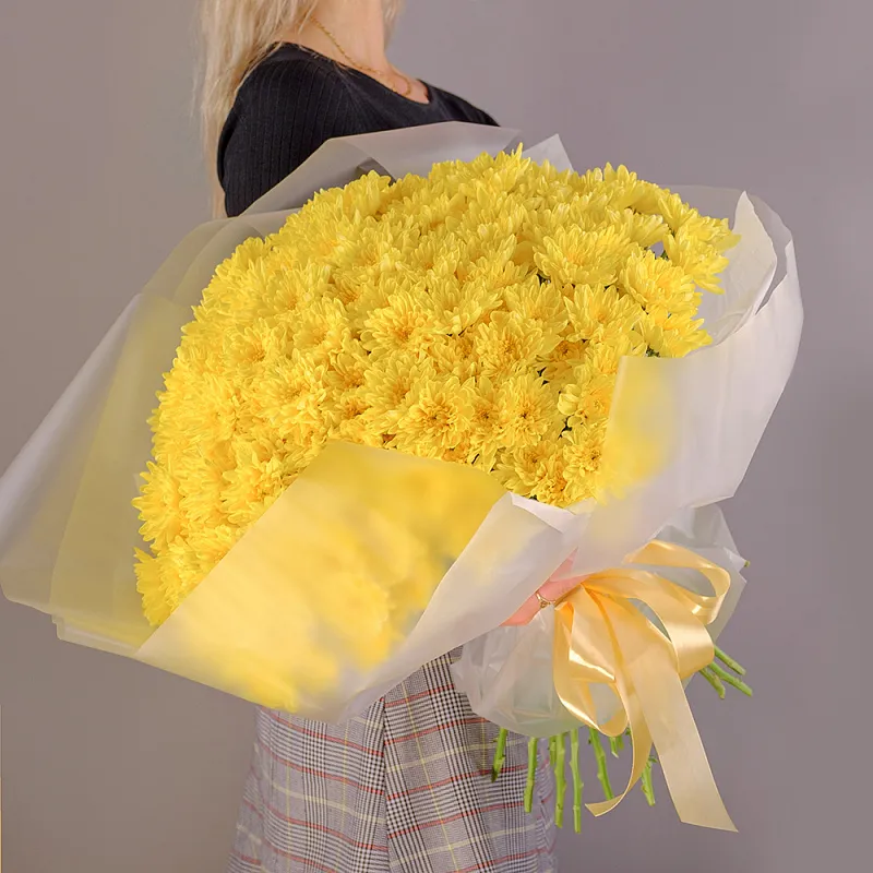 Букет из 35 желтых кустовых хризантем