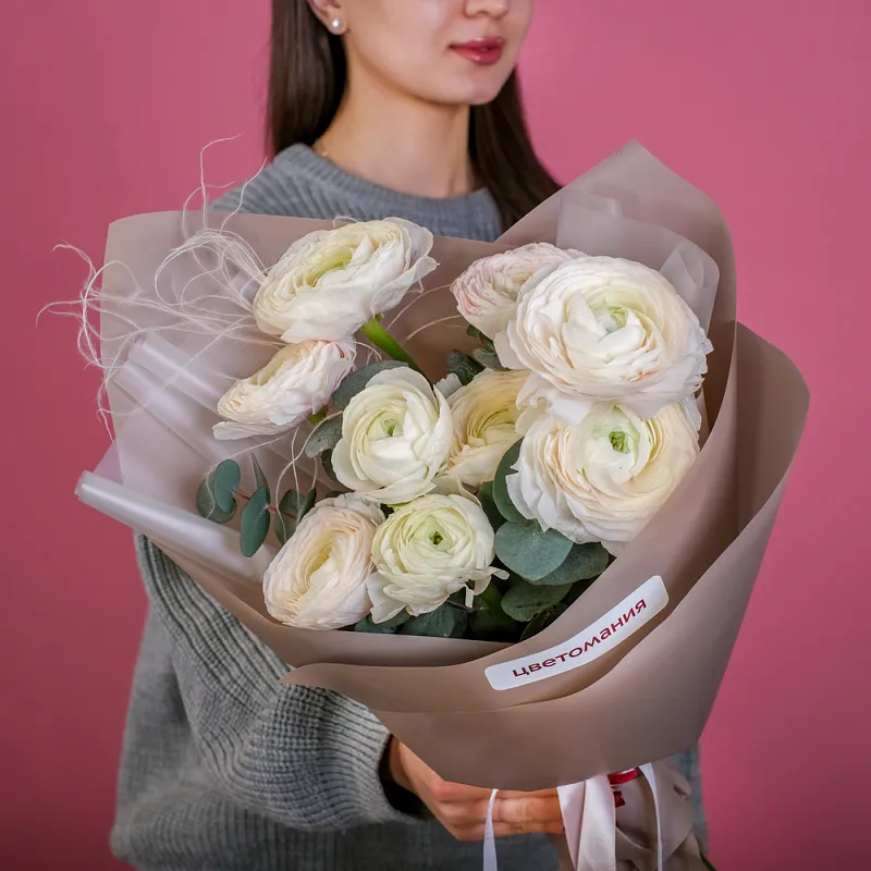 Букет из 9 ранункулюсов и эвкалипта