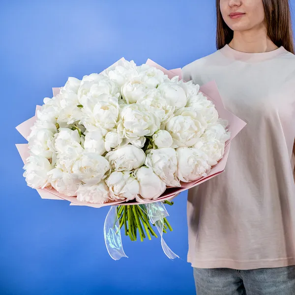 Купить Букет из 45 белых пионов (Премиум) в  с бесплатной доставкой: цена, фото, описание