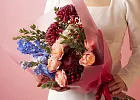 Купить Букет «Альмодовар» с кустовой розозй размер M в Санкт-Петербурге с бесплатной доставкой: цена, фото, описание