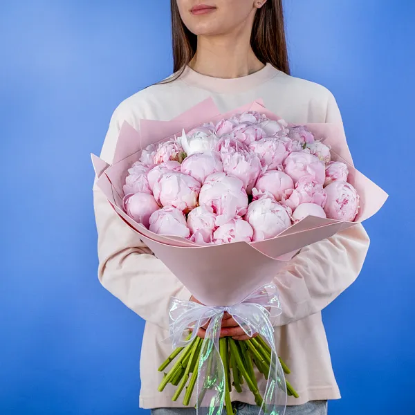 Купить Букет из 30 розовых пионов (Премиум) в  с бесплатной доставкой: цена, фото, описание