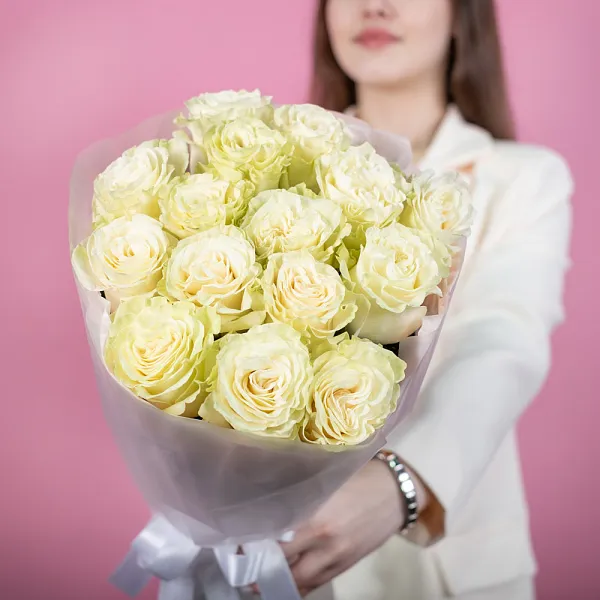 Купить Букет из 15 белых роз 40-50 см  (Эквадор) в  с бесплатной доставкой: цена, фото, описание