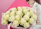 Купить Букет из 25 белых роз 40-50 см (Эквадор) в  с бесплатной доставкой: цена, фото, описание