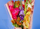 Купить Букет из 7 гладиолусов микс с альстромерией в  с бесплатной доставкой: цена, фото, описание