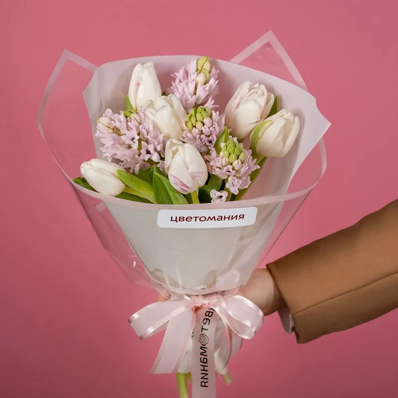 Букет из розовых тюльпанов и гиацинтов