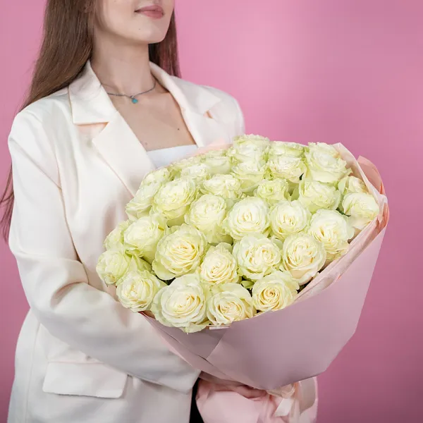 Купить Букет из 35 белых роз 50 см (Эквадор) в  с бесплатной доставкой: цена, фото, описание
