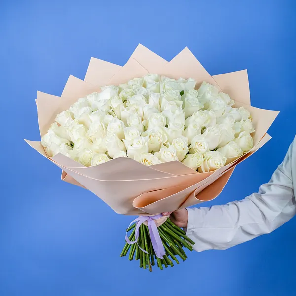 Купить Букет из 80 белых роз 50 см (Эквадор) в  с бесплатной доставкой: цена, фото, описание