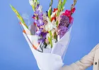 Купить Букет из 11 гладиолусов микс с экзотикой в  с бесплатной доставкой: цена, фото, описание