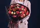 Купить Букет «51 роза Кения с альстромерией» в  с бесплатной доставкой: цена, фото, описание
