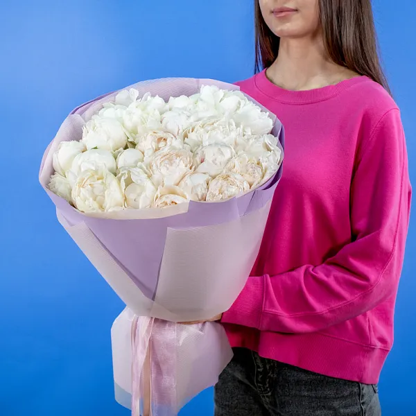 Купить Букет из 25 белых пионов (Премиум) в  с бесплатной доставкой: цена, фото, описание