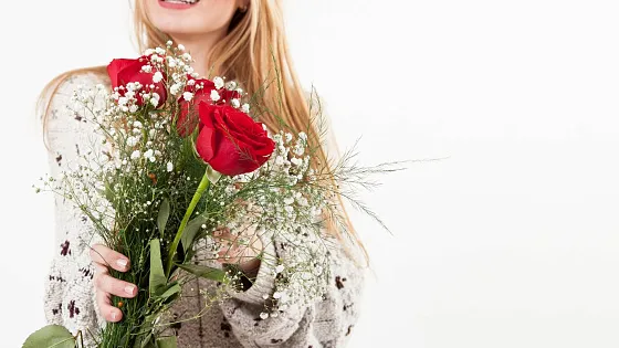 Какие цветы подарить девушке