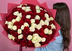 Купить Букет из 101 белой и красной розы 50 см (Эквадор) в  с бесплатной доставкой: цена, фото, описание