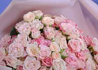 Купить Букет «51 кустовая роза микс» (Кения) в Санкт-Петербурге с бесплатной доставкой: цена, фото, описание