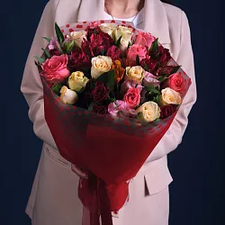Купить Букет «25 роз Кения с альстромерией» в Санкт-Петербурге с бесплатной доставкой: цена, фото, описание