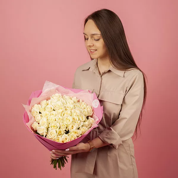 Купить Букет из 51 белой розы 40 см (Россия) в  с бесплатной доставкой: цена, фото, описание