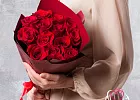 Купить Букет из 15 красных роз 40 см (Эквадор) в Санкт-Петербурге с бесплатной доставкой: цена, фото, описание