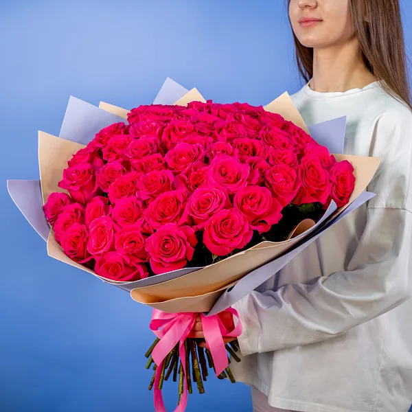 Купить Букет из 60 розовых роз 50 см (Эквадор) в  с бесплатной доставкой: цена, фото, описание