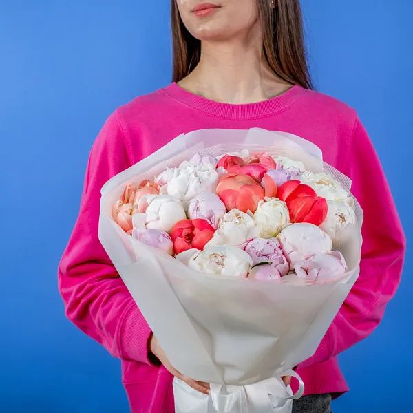 Купить Букет из 25 пионов микс (Премиум) в  с бесплатной доставкой: цена, фото, описание