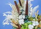 Купить Композиция из сухоцветов «Цветочный праздник» в  с бесплатной доставкой: цена, фото, описание