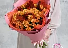 Купить Букет из 9 оранжевых хризантем с кверкусом в Санкт-Петербурге с бесплатной доставкой: цена, фото, описание