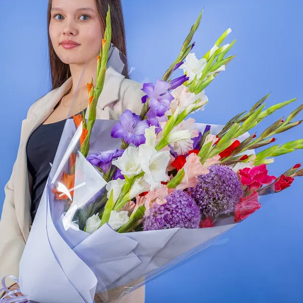 Купить Букет из 11 гладиолусов микс с экзотикой в  с бесплатной доставкой: цена, фото, описание